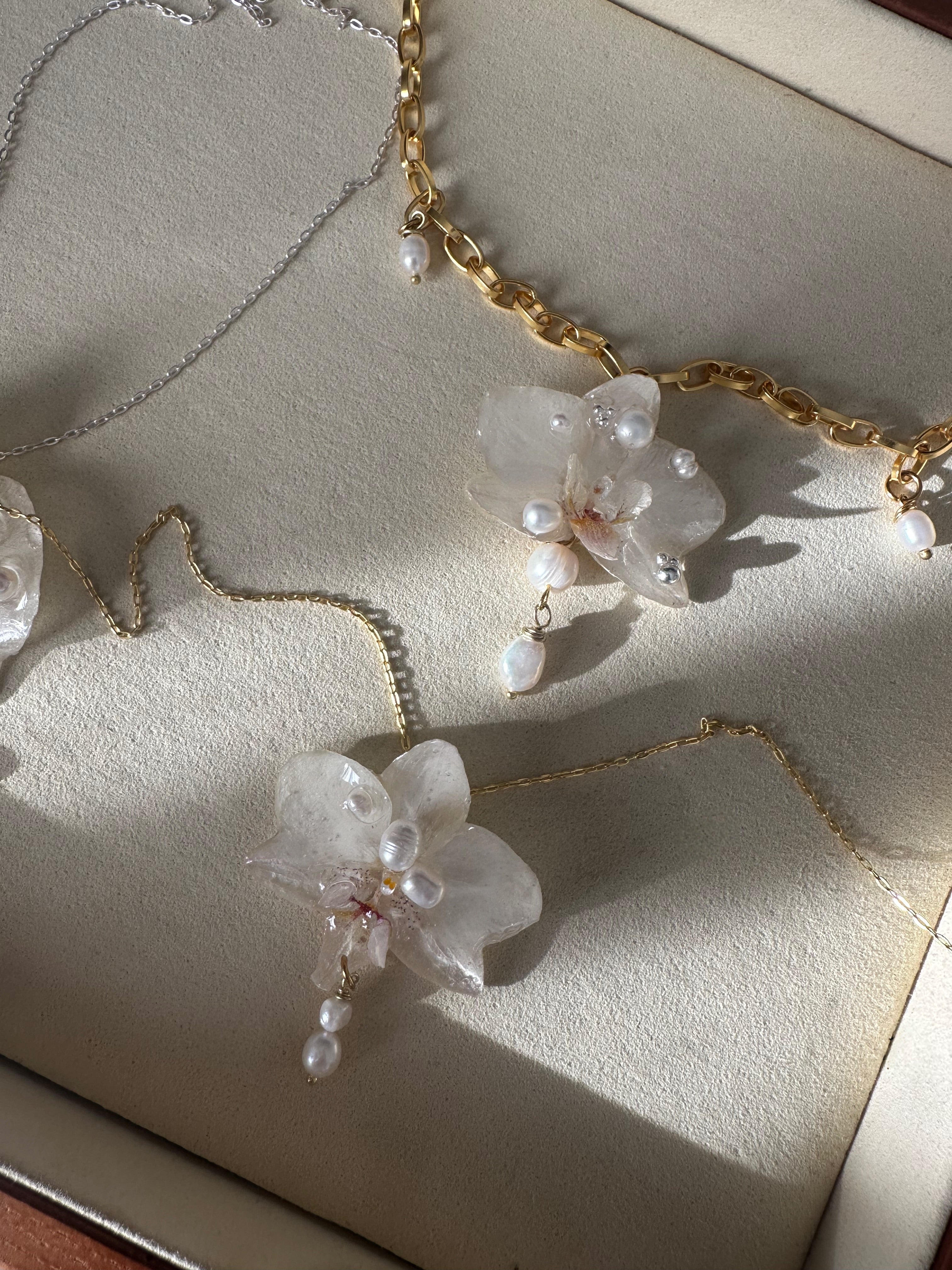 LUXURY ORCHID COLLECTION