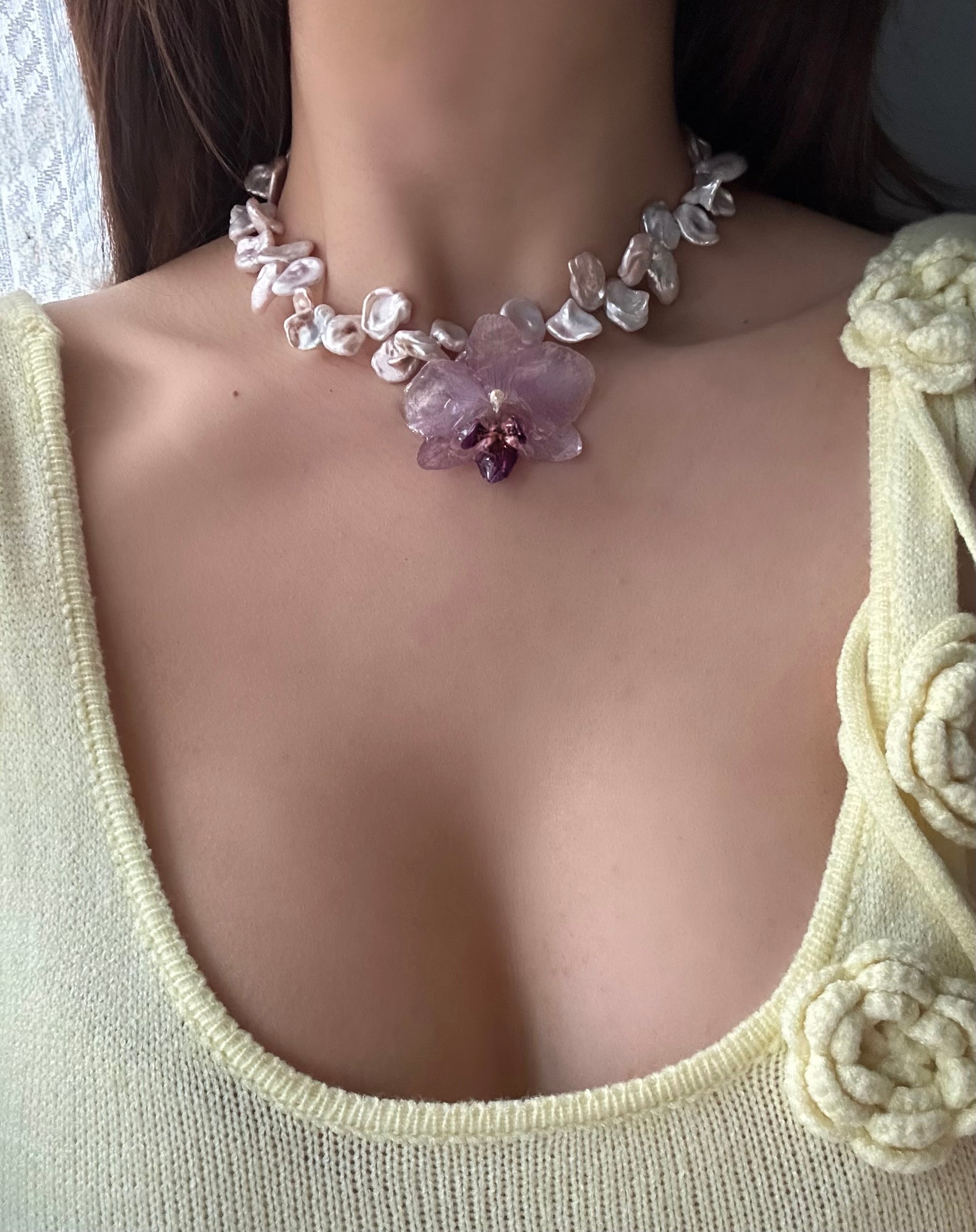 AMÉLIA ORCHID NECKLACE – BAROQUE PEARLS