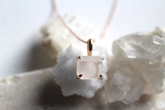 CLEAR QUARTZ ROSE GOLD NECKLACE