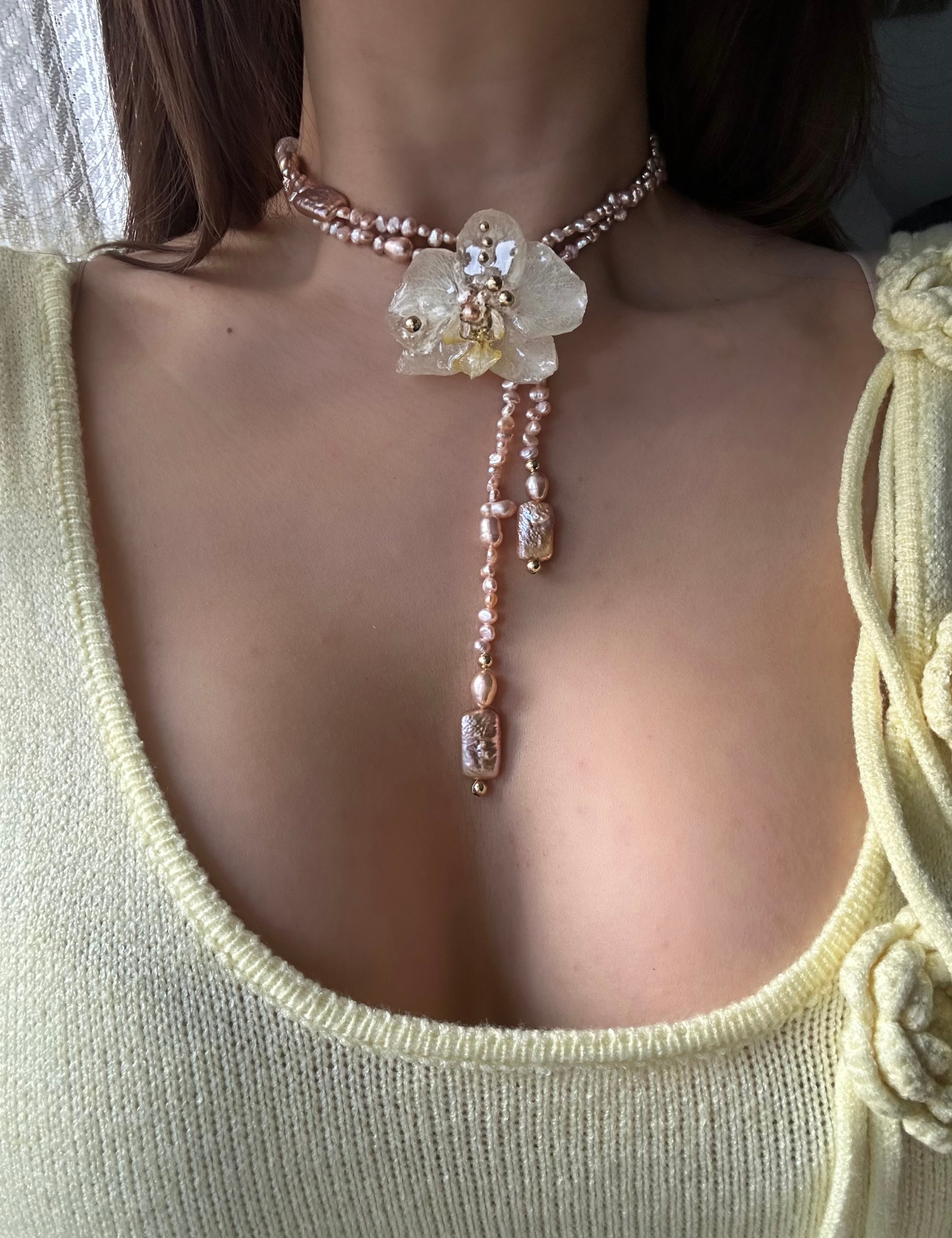 ROSÉ MUSE ORCHID LARIAT – FRESH WATER PEARLS