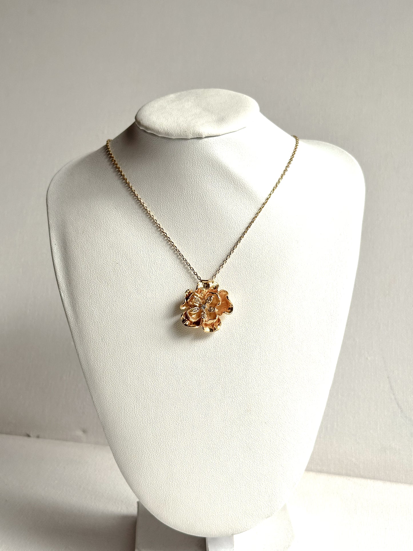 ROSÉ NECKLACE GOLD (own design)