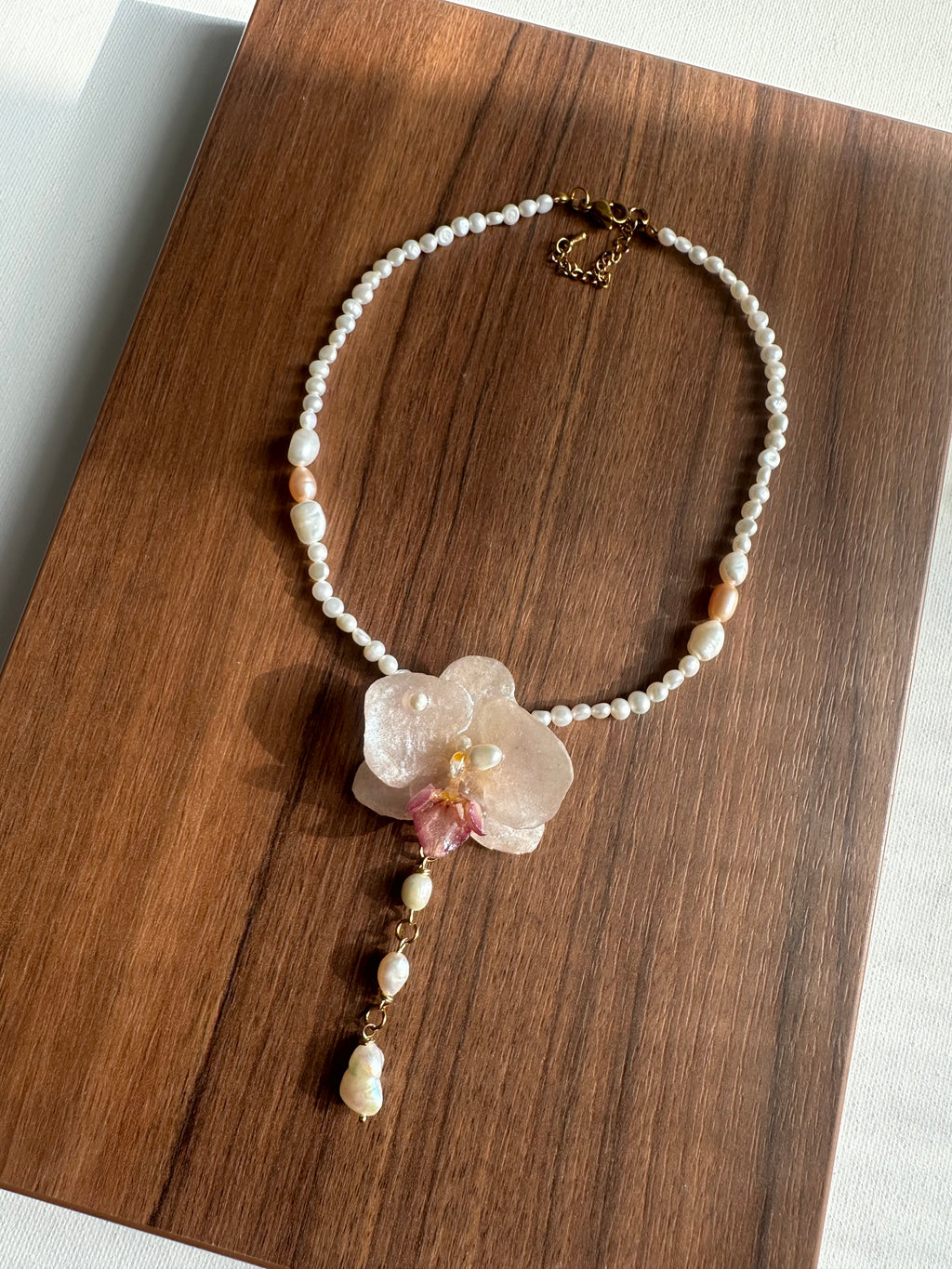 ELINA ORCHID NECKLACE - FRESH WATER PEARLS