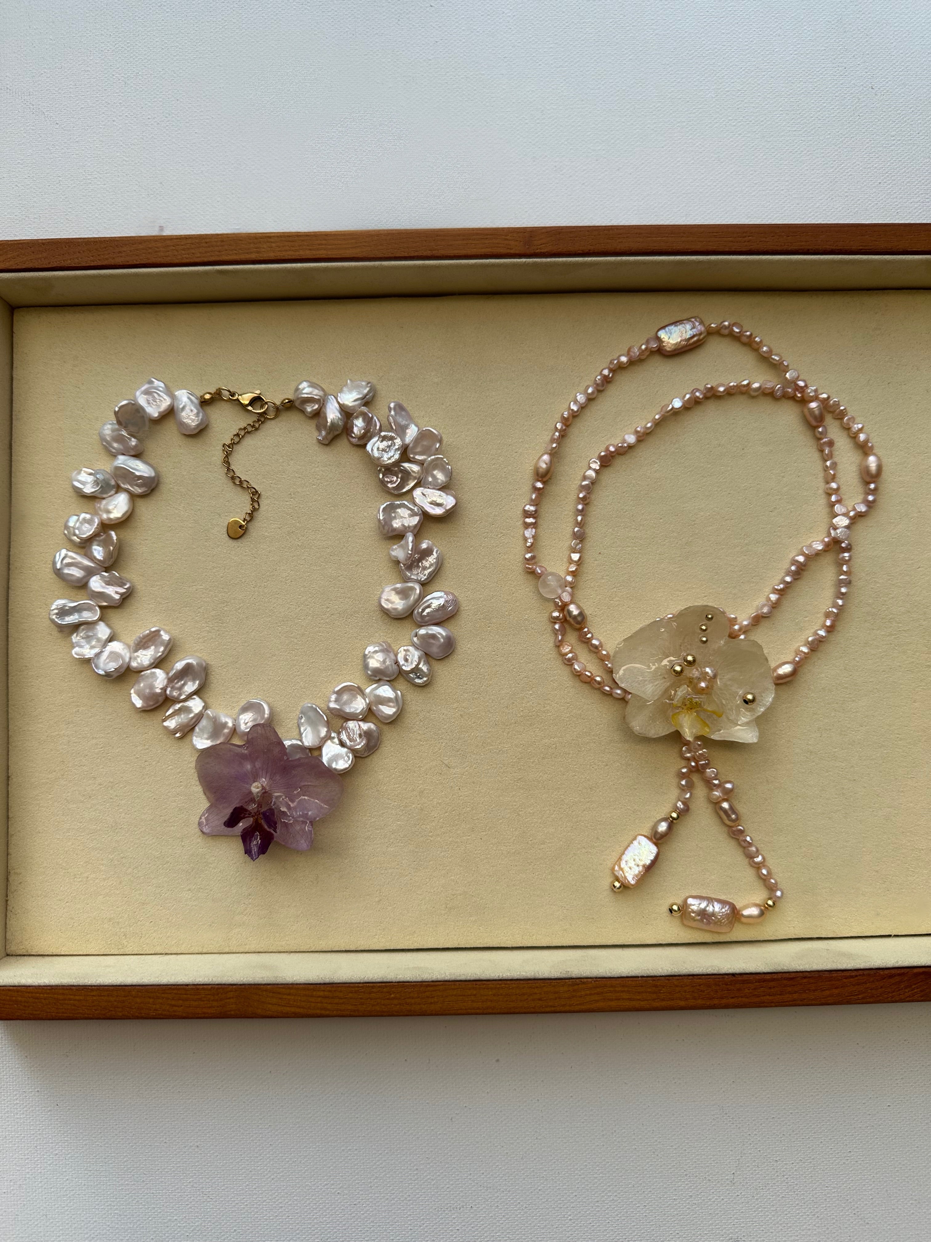 AMÉLIA ORCHID NECKLACE – BAROQUE PEARLS